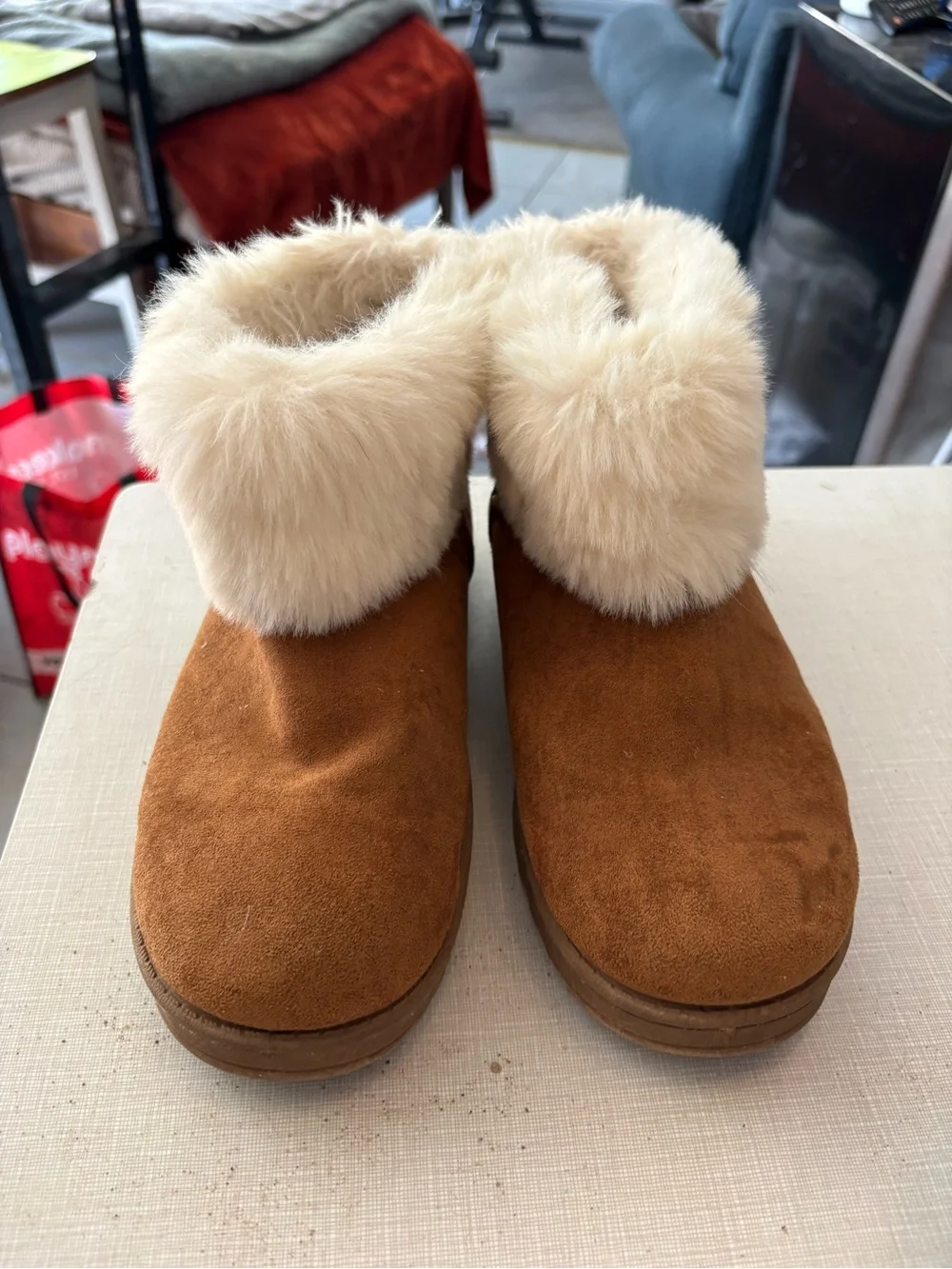 SO Chestnut Suede Faux-Fur Cuff Women’s Slippers